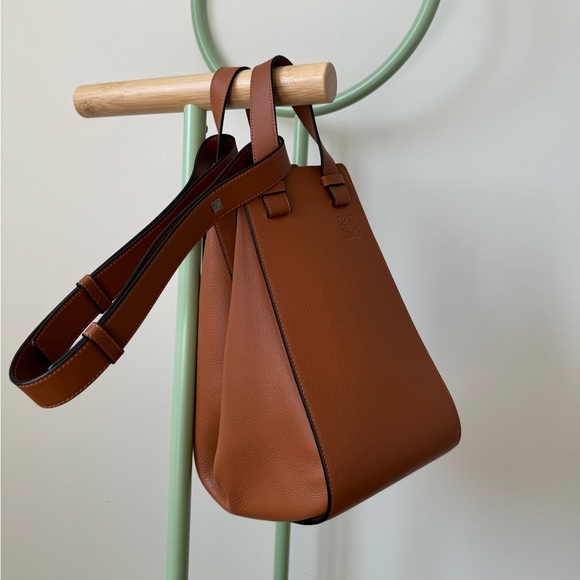 Authentic Loewe Tan Medium Hammock Bag, with card and dust bag - Picture 2 of 15